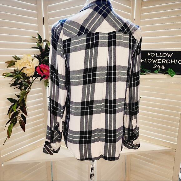 RAILS XS SUPER SOFT BLK WHT GRN BUTTONG DOWN - Picture 5 of 8